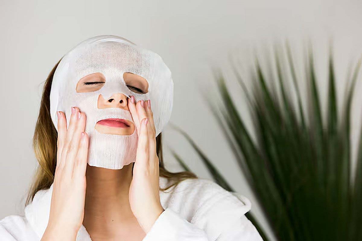 How to Use an LED Light Therapy Face Mask Effectively?