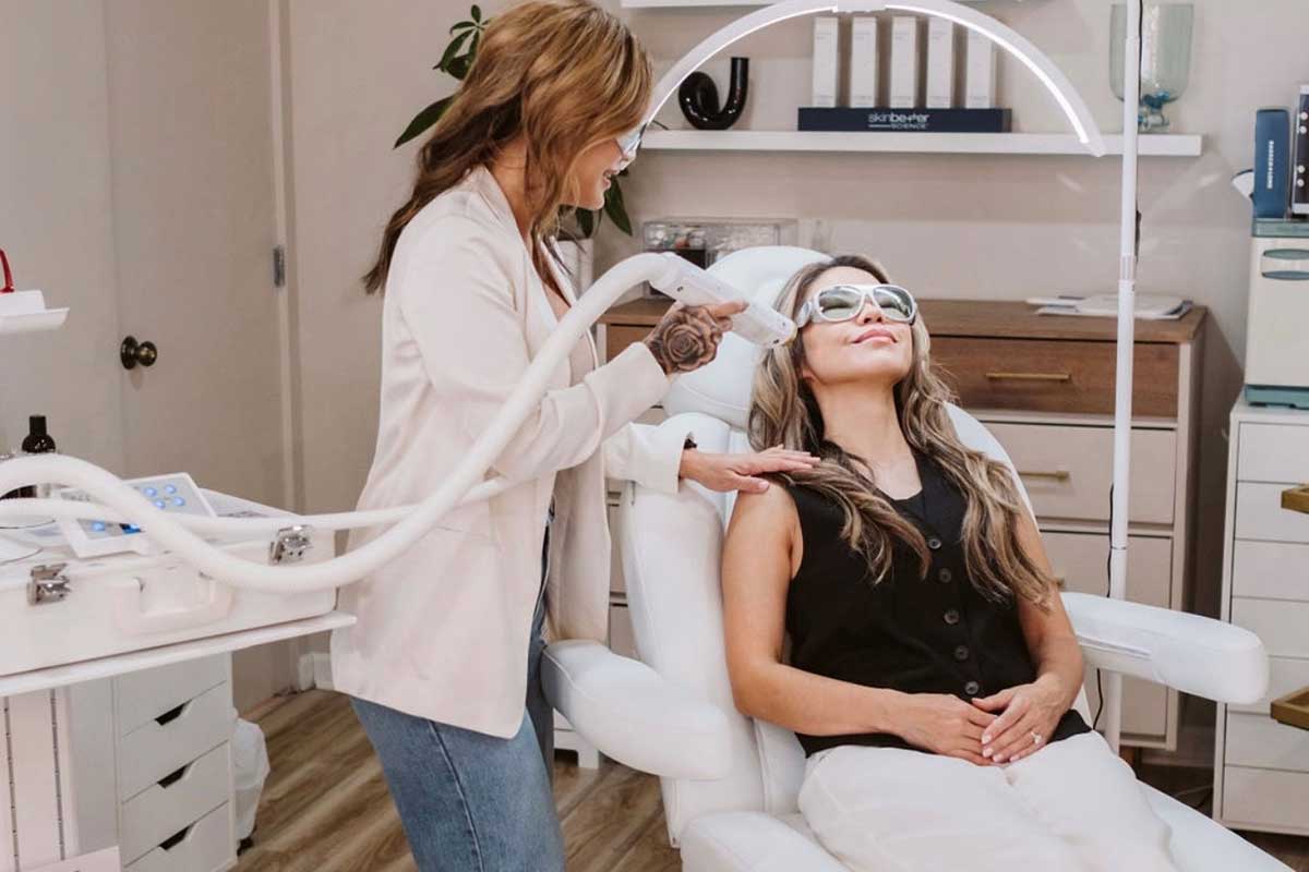 The Quiet Rise of Tech-Luxe Beauty: Inside the Devices Fashion Girls Are Booking in For