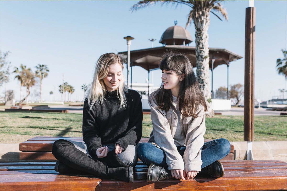 What Are the Characteristics of Healthy Sibling Relationships in Adulthood?