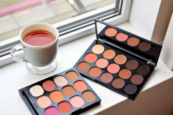 Immersive Beauty: Escapism Trend in Makeup Marketing