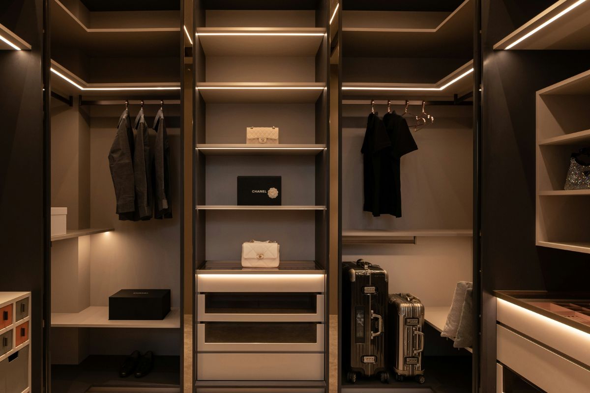 How to Avoid Impulse Spending When Updating Your Wardrobe